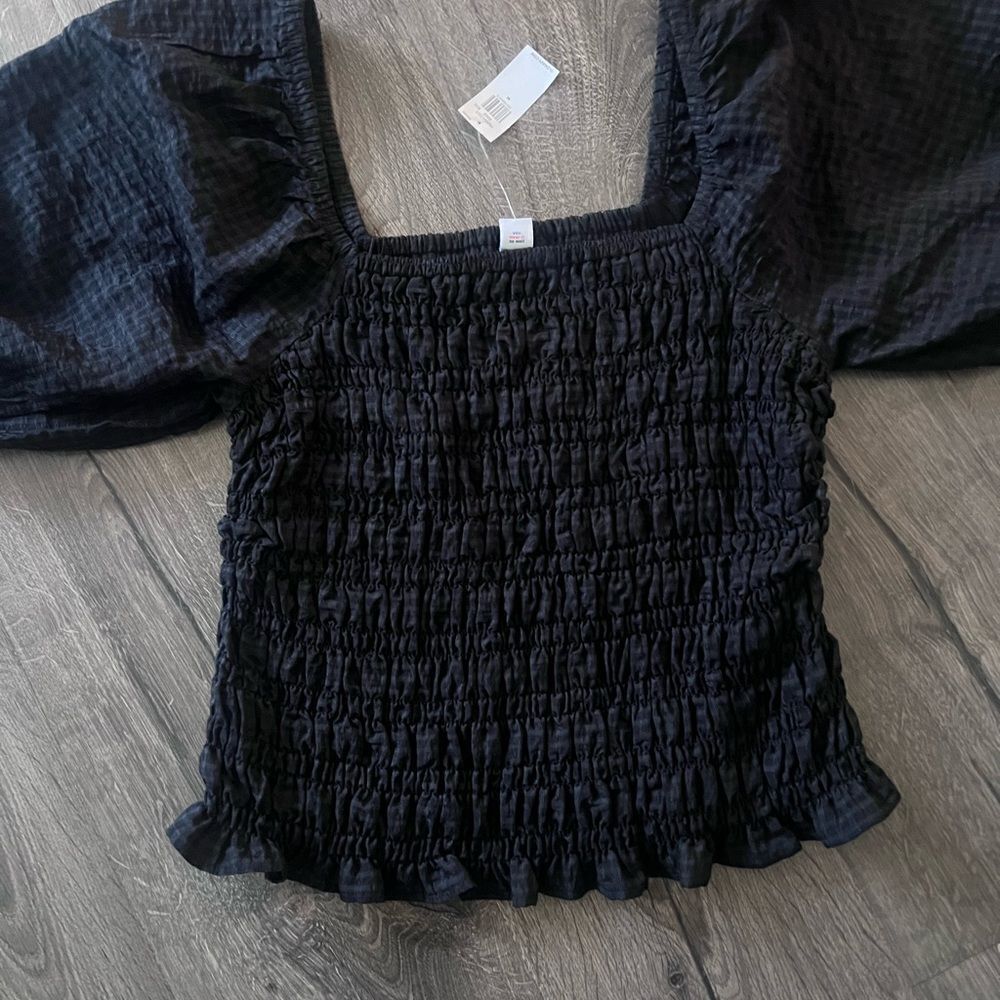 Old  Navy Fitted Puff-Sleeve Smocked Top size Medium - Picture 4 of 6